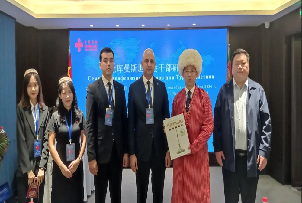 Türkmenistanyň Bilim ministrliginiň wekilleri Hytaý Halk Respublikasynyň Kärdeşler Arkalaşyklarynyň wekilleri 