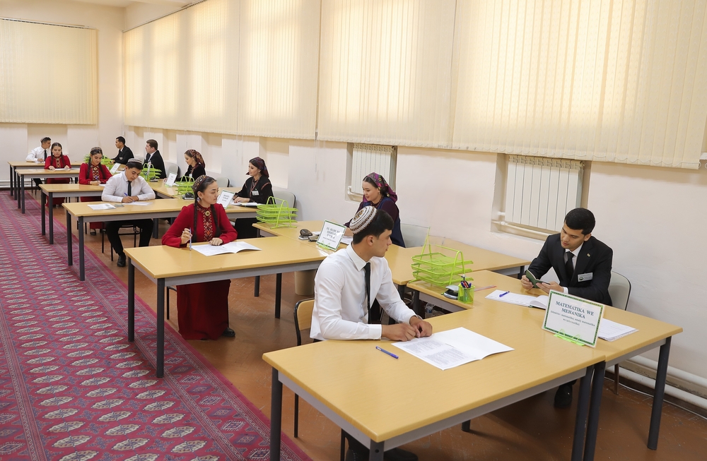 Magtymguly adyndaky Türkmen döwlet uniwersitetinde resmi iş kagyzlaryny kabul etmek işleri badalga aldy