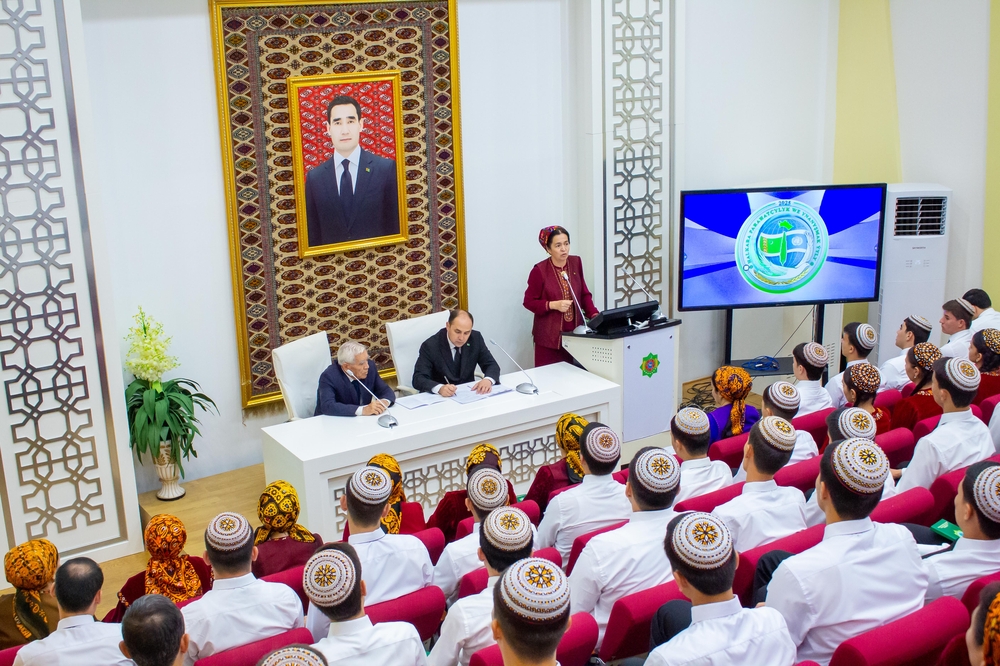 Bilimler we talyp ýaşlar güni mynasybetli ylmy-amaly maslahat