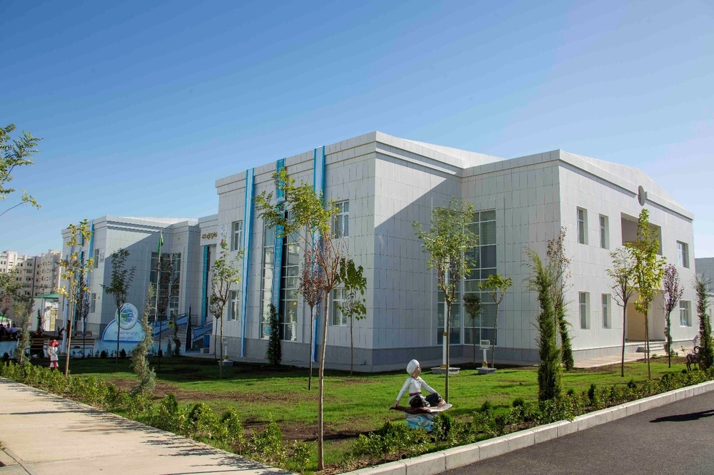 Täze döwrebap çagalar bagy Bilimler we talyp ýaşlar gününe uly sowgat boldy