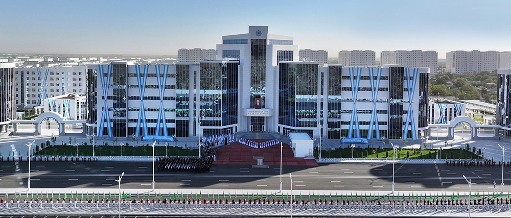 Gahryman Arkadagymyz Halkara senagatçylar we telekeçiler uniwersitetiniň açylyş dabarasyna gatnaşdy