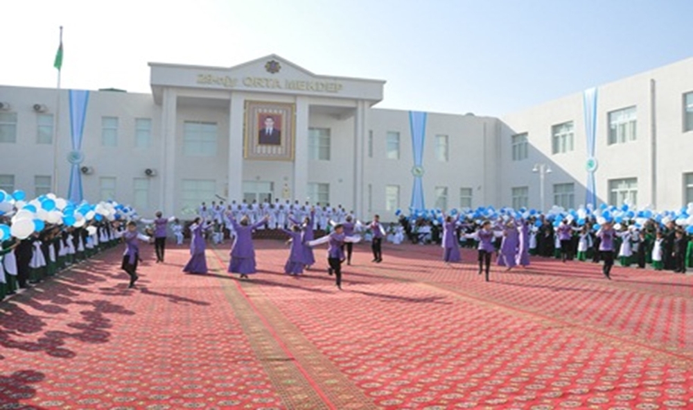 Ahal welaýatynyň Kaka etrabynda täze “Bagtly zamana” obasynda 640 orunlyk döwrebap mekdep açyldy